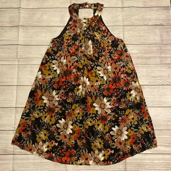 Cute floral halter dress - Picture 1 of 3